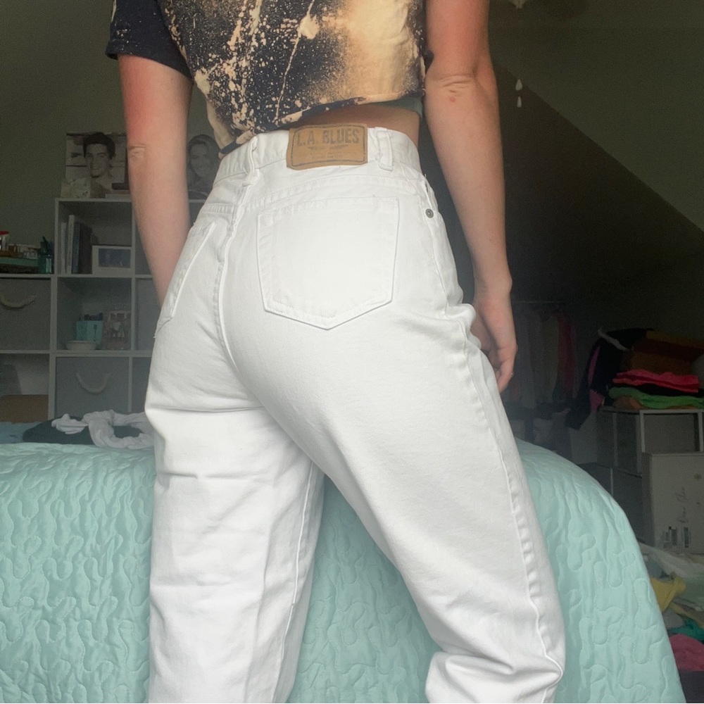 White vintage high waisted jeans
